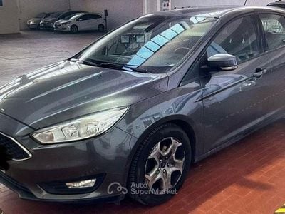 Usata Ford Focus 101 CV (74 kW) 2016 Gray Berlina
