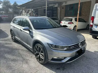 Usata VW Passat 239 CV (175 kW) 2018 Grigio Station wagon