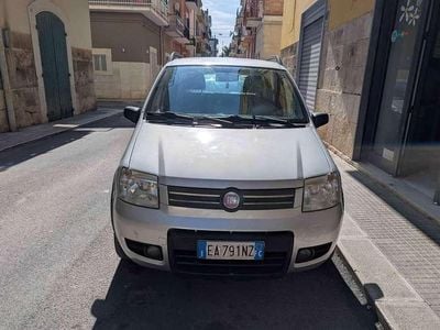 Usata Fiat Panda Climbing 60 CV (44 kW) 2010 Argento Utilitaria