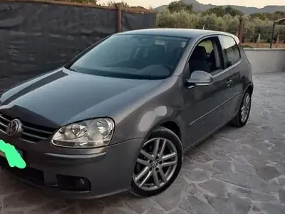 Usata VW Golf IV 140 CV (102 kW) 2006 Grigio Utilitaria