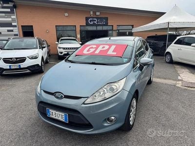 Usata Ford Fiesta 82 CV (60 kW) 2009 Grigio Utilitaria
