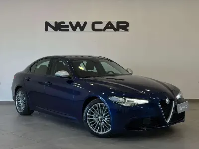 Usata Alfa Romeo Giulia Super 150 CV (110 kW) 2017 Blu/azzurro Berlina