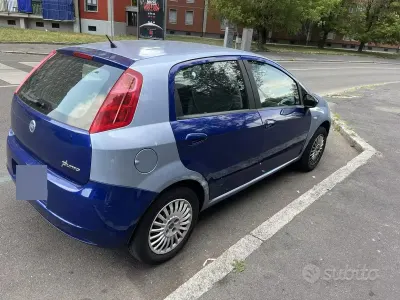 Usata Fiat Grande Punto 77 CV (56 kW) 2008 Bluazzurro Utilitaria