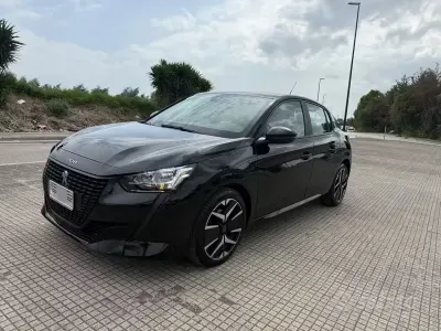 Usata Peugeot 208 Allure 75 CV (55 kW) 2022 Nero Utilitaria