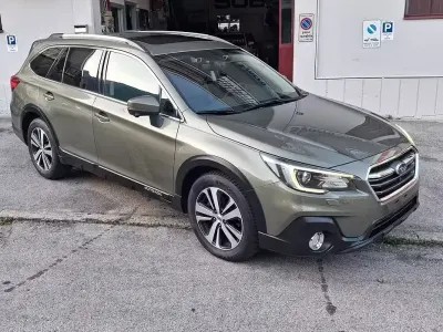 Usata Subaru Outback Premium 175 CV (128 kW) 2020 Verde Station wagon