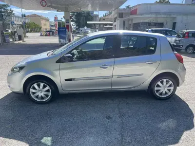 Usata Renault Clio II Dynamique 75 CV (55 kW) 2010 Berlina
