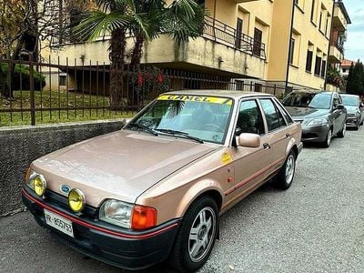 Usata Ford Escort Ghia 73 CV (53 kW) 1988 Bronzo Berlina