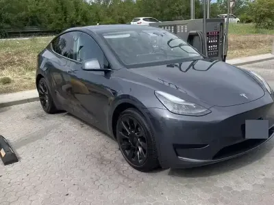 Usata Tesla Model Y 125 kW (170 CV) 2023 Grigio SUV