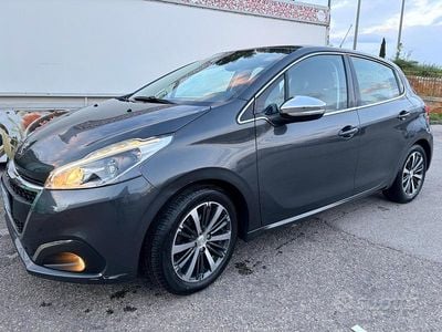 Usata Peugeot 208 Allure 82 CV (60 kW) 2017 Grigio Utilitaria