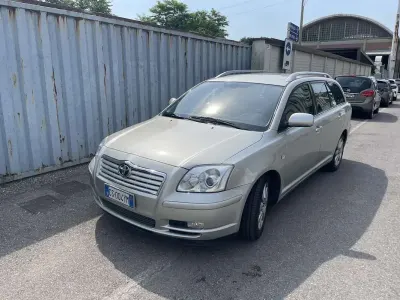 Usata Toyota Avensis 129 CV (94 kW) 2005 Grigio Station wagon