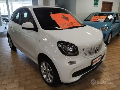 Usata Smart ForFour Passion 71 CV (52 kW) 2017 Bianco / pastello Utilitaria