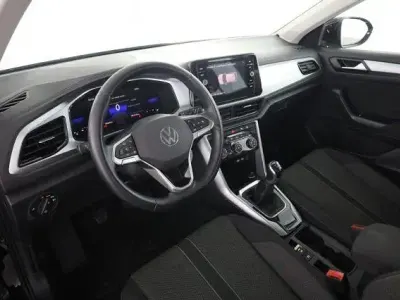 Usata VW T-Roc Life 110 CV (80 kW) 2024 Nero perla SUV