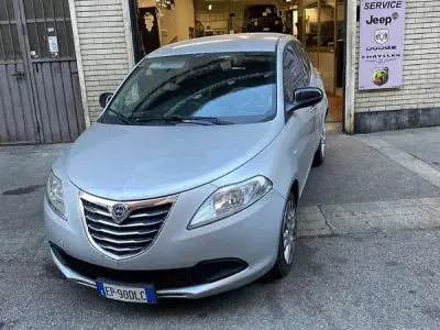 Usata Lancia Ypsilon Silver 69 CV (50 kW) 2012 Grigio Utilitaria