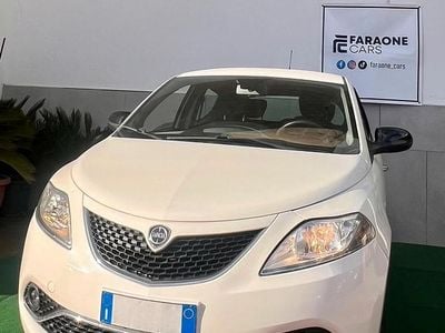 Usata Lancia Ypsilon Gold 69 CV (50 kW) 2018 Bianco Utilitaria