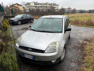 Usata Ford Fiesta 2004 Grigio Utilitaria