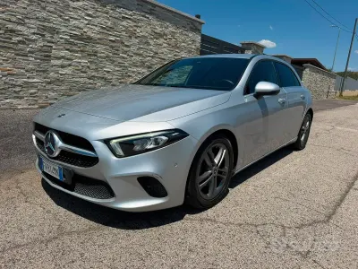 Usata Mercedes A180 136 CV (100 kW) 2019 Grigio Berlina