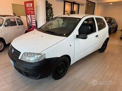 Usata Fiat Punto 69 CV (50 kW) 2006 Bianco Utilitaria