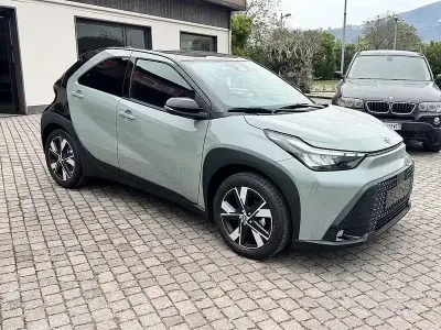 Nuova Toyota Aygo X 116 CV (85 kW) 2026 Grigio SUV