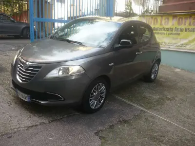 Usata Lancia Ypsilon Gold 69 CV (50 kW) 2013 Grigio Utilitaria