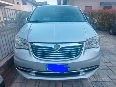 Usata Lancia Voyager 163 CV (119 kW) 2013 Grigio Monovolume