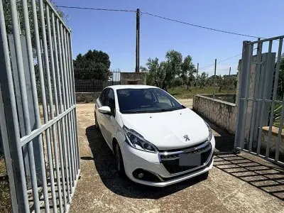 Usata Peugeot 208 75 CV (55 kW) 2016 Bianco Utilitaria