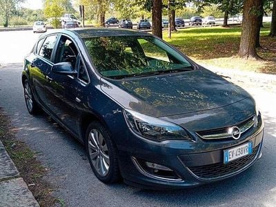Usata Opel Astra 140 CV (102 kW) 2014 Grigio Station wagon