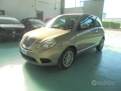 Usata Lancia Ypsilon 60 CV (44 kW) 2010 Giallo Utilitaria