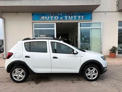 Usata Dacia Sandero Lauréate 89 CV (65 kW) 2015 Bianco Berlina
