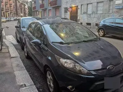 Usata Ford Fiesta 60 CV (44 kW) 2012 Nero Berlina