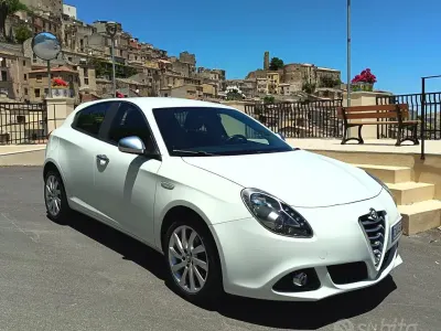 Usata Alfa Romeo Giulietta Distinctive 105 CV (77 kW) 2014 Bianco Utilitaria