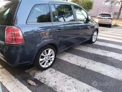 Usata Opel Zafira 120 CV (88 kW) 2008 Bluazzurro Monovolume