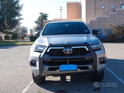 Usata Toyota HiLux 2023 Grigio Pick-up