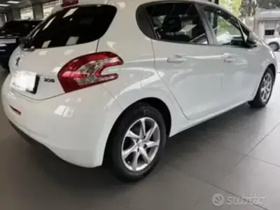 Usata Peugeot 208 Active 68 CV (50 kW) 2013 Bianco Utilitaria