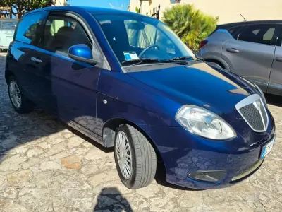 Usata Lancia Ypsilon 60 CV (44 kW) 2010 Bluazzurro Utilitaria