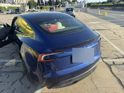 Usata Tesla Model Y RWD 88 kW (120 CV) 2024 Bluazzurro SUV