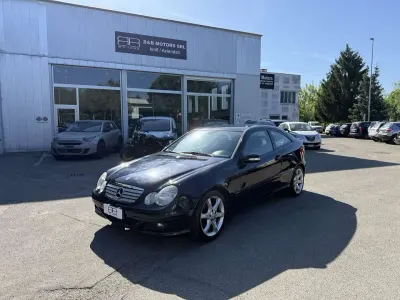 Usata Mercedes C220 AMG 150 CV (110 kW) 2007 Blu/azzurro Coupé
