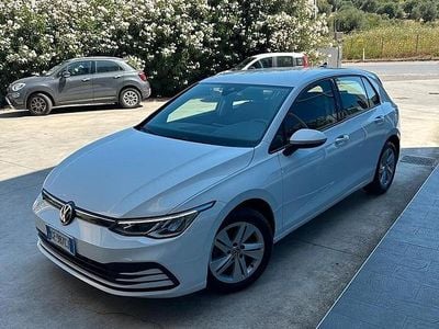 Usata VW Golf VII Life 150 CV (110 kW) 2021 Bianco Utilitaria