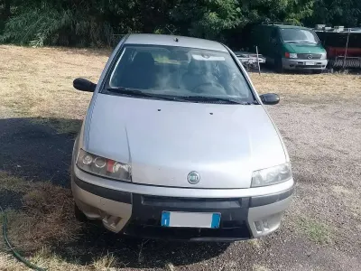 Usata Fiat Punto Feel 60 CV (44 kW) 2003 Argento Utilitaria