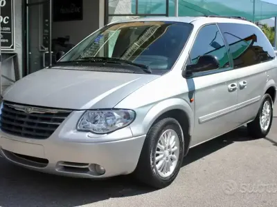 Usata Chrysler Voyager 150 CV (110 kW) 2007 Grigio Monovolume