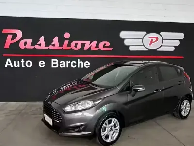 Usata Ford Fiesta 95 CV (69 kW) 2016 Grigio Utilitaria