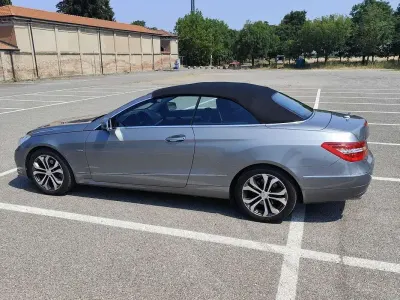 Usata Mercedes E220 Avantgarde 170 CV (125 kW) 2012 Grigio Cabrio