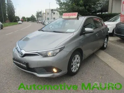 Usata Toyota Auris Hybrid Lounge 99 CV (72 kW) 2016 Grigio Berlina