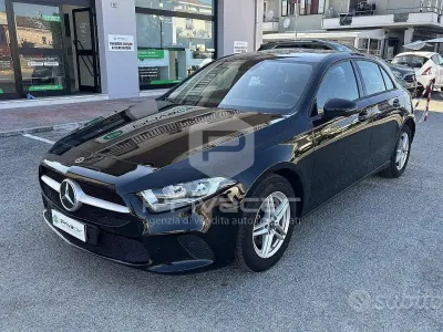 Usata Mercedes A180 Business 116 CV (85 kW) 2022 Nero Utilitaria
