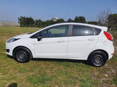 Usata Ford Fiesta 75 CV (55 kW) 2015 Bianco Berlina