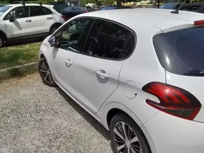 Usata Peugeot 208 Allure 75 CV (55 kW) 2017 Bianco Utilitaria