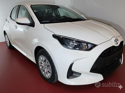 Nuova Toyota Yaris Hybrid Active 92 CV (67 kW) 2025 Bianco Berlina