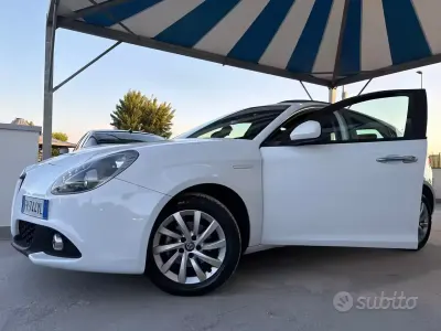 Usata Alfa Romeo Giulietta Business 120 CV (88 kW) 2018 Bianco Utilitaria