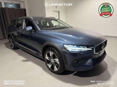 Usata Volvo V60 CC Plus 190 CV (139 kW) 2019 Blue denim Station wagon