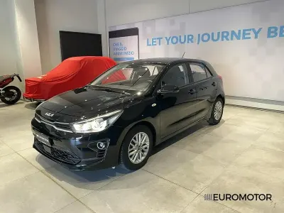 Usata Kia Rio Comfort 84 CV (61 kW) 2023 Nero Berlina