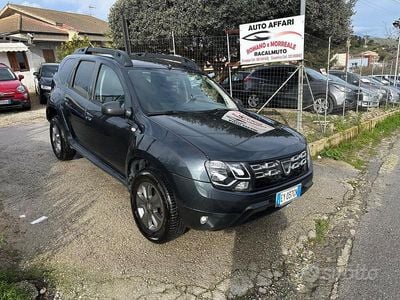 Usata Dacia Duster Lauréate 110 CV (80 kW) 2015 Grigio SUV